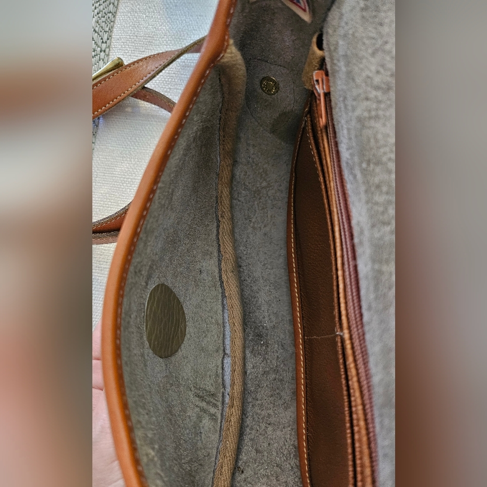 Vtg, Dooney & Bourke AWL Cavalry Trooper Crossbody Taupe W/British Tan Trim R71 - Picture 9 of 16